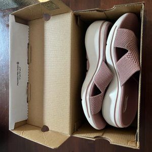 Go Walk Arch Fit Worthy Sketchers Size 7